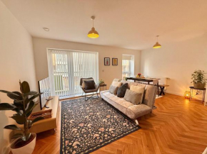 Issara Apartments 41 - Great location & Private Parking